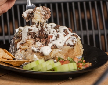 Menú Restaurante ARHANI con pollos y carnes asadas al estilo Michoacán