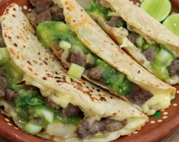 Menú Restaurante ARHANI con pollos y carnes asadas al estilo Michoacán