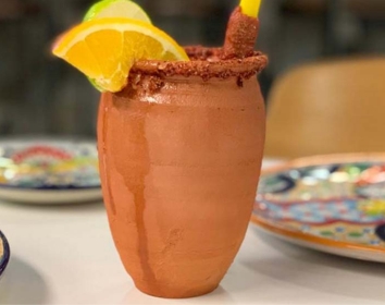 Menú Restaurante ARHANI con pollos y carnes asadas al estilo Michoacán